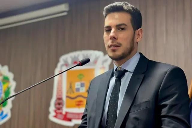 Charles Fabiano Araújo Quadro